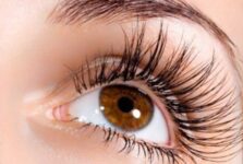 Effortlessly Grow Lashes at Home