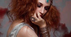 7 Rule Guide for Stacking Silver Jewelry Like an Alt Icon